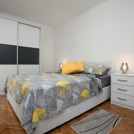 Downtown Apartment Kole Zara Esterno foto