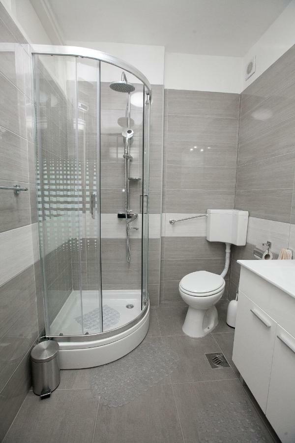 Downtown Apartment Kole Zara Esterno foto