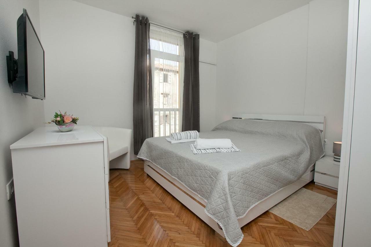 Downtown Apartment Kole Zara Esterno foto
