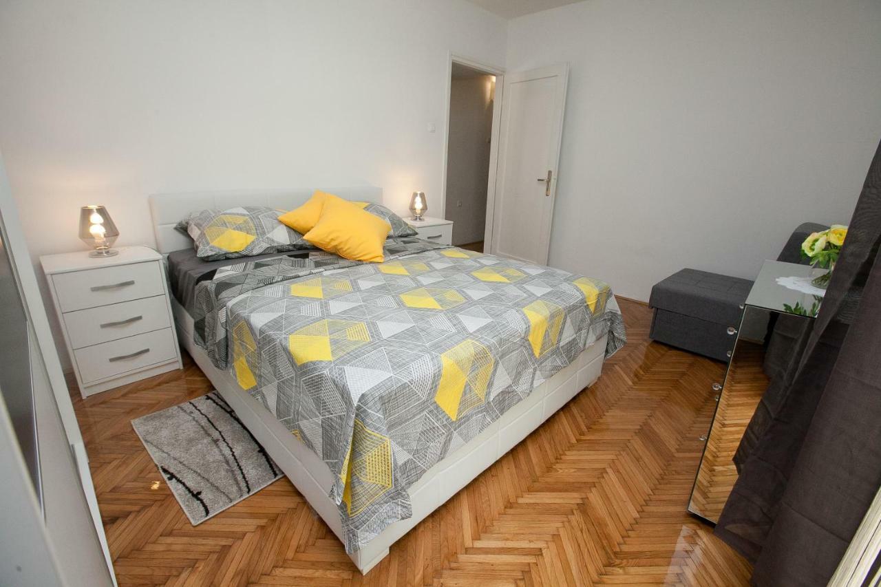 Downtown Apartment Kole Zara Esterno foto