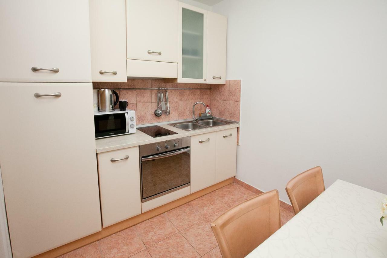 Downtown Apartment Kole Zara Esterno foto