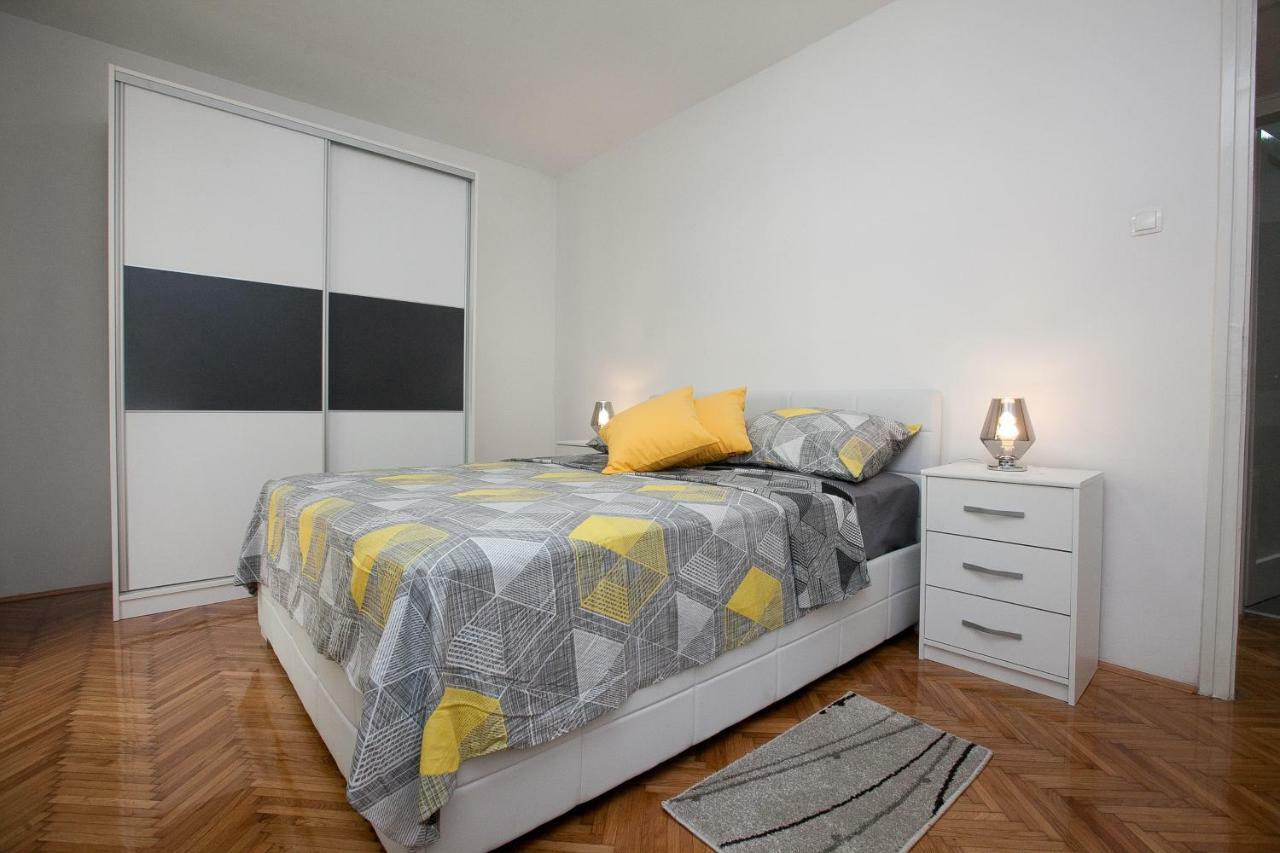 Downtown Apartment Kole Zara Esterno foto